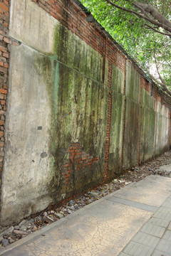 老旧围墙