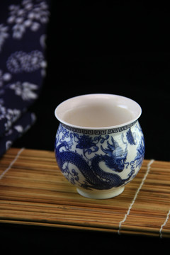 青花茶杯