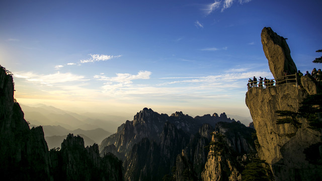 黄山飞来石