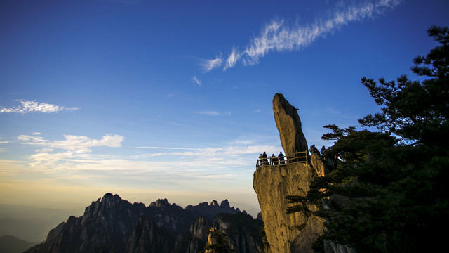 黄山飞来石