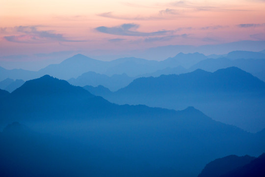 水墨群山