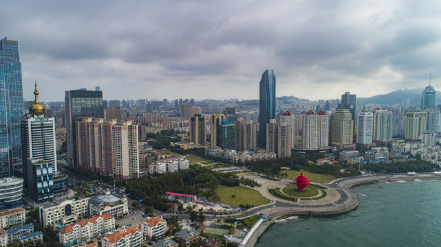 航拍青岛东部城区风光五四广场