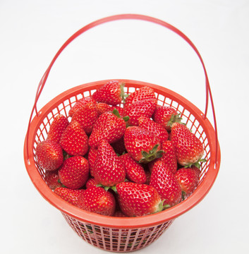 提篮装草莓