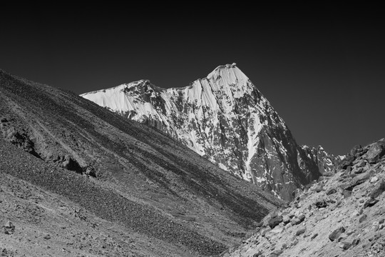 帕米尔高原的雪山