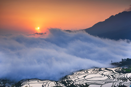 云南梯田日出景象