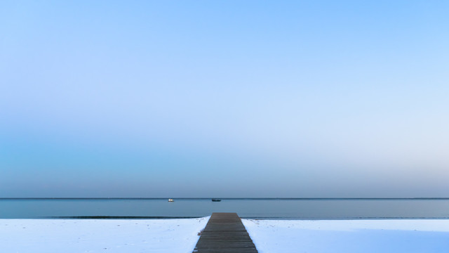 雪后的海滩