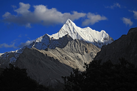 稻城亚丁雪山风光