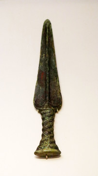 战国山字格青铜剑