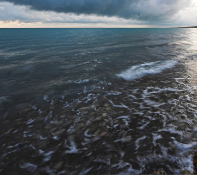 青海湖的浪