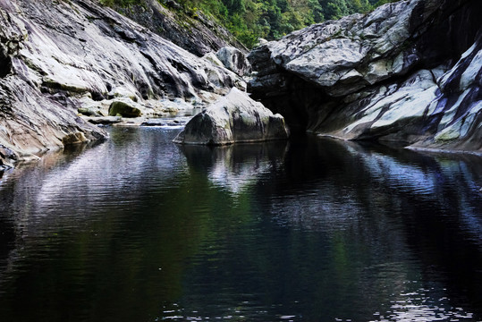 燕子河大峡谷