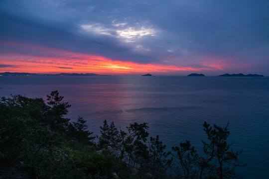 海上日出