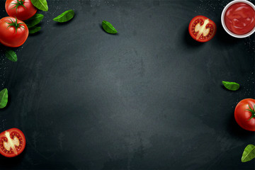黑板与新鲜西红柿背景