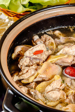 雞肉田螺煲
