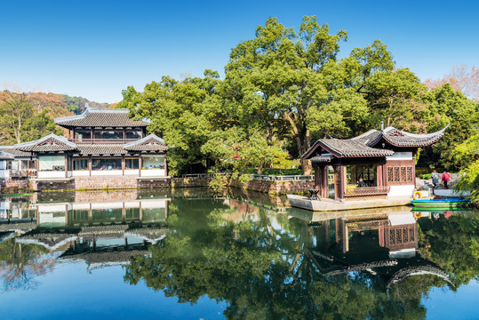 杭州曲院风荷建筑景观秋景