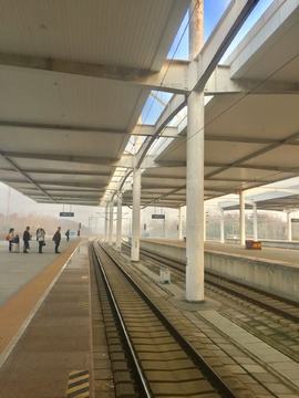 信阳高铁站站台左幅