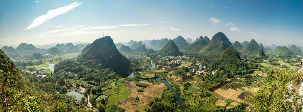 桂林阳朔葡萄峰丛五指山风景画