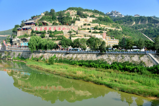 清凉山延河水