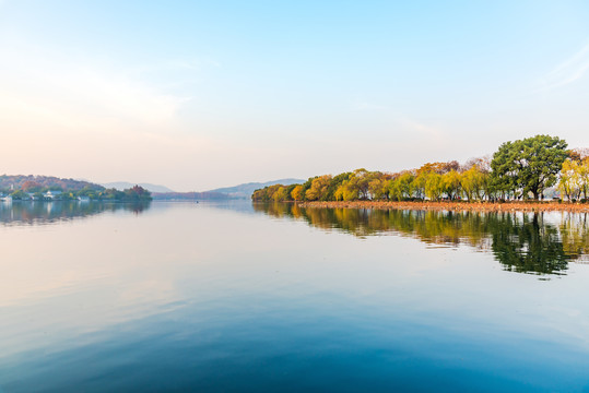 杭州西湖苏堤秋景