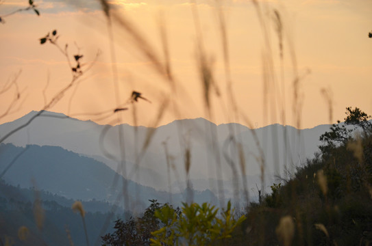 黄昏远山