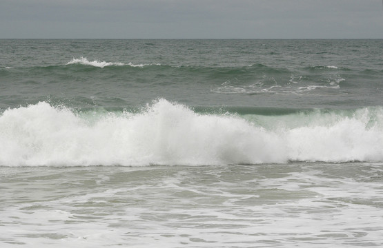 翻滚的海浪