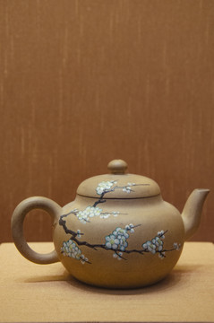 清朝珐琅彩白砂茶壶