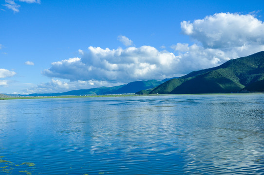 高原湖景