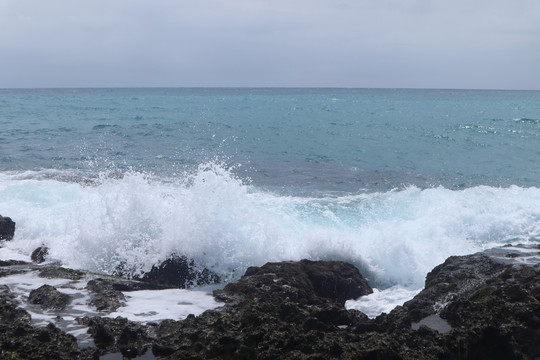 礁石海浪