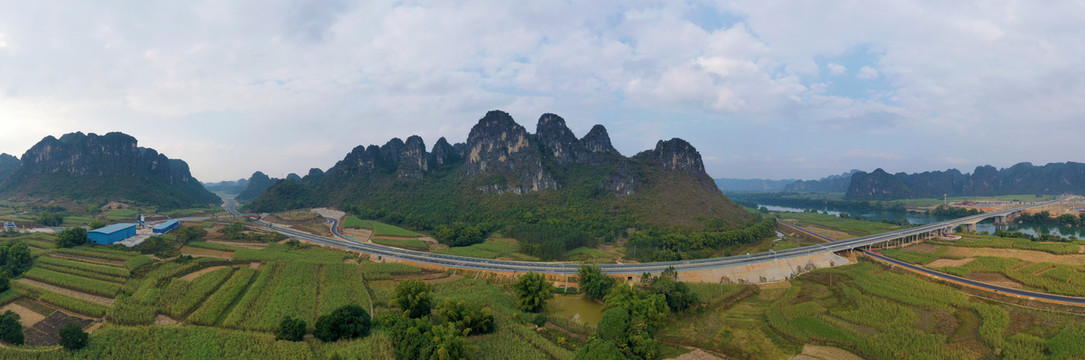 山与高速路