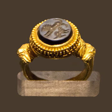 东罗马帝国双兽奔腾纹金戒指