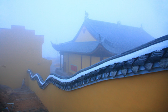 宁波象山新桥镇寺院雪景