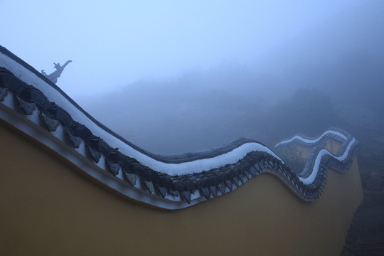 宁波象山新桥镇寺院雪景