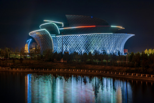 中国山东省东营市雪莲大剧院夜景