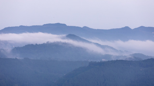 雾色山峦素材