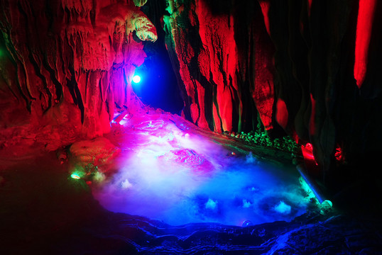 广西柳州都乐公园溶洞的钟乳石