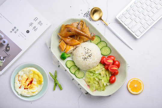 脆皮烤鸡套餐饭