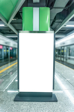 地铁站空白灯箱广告