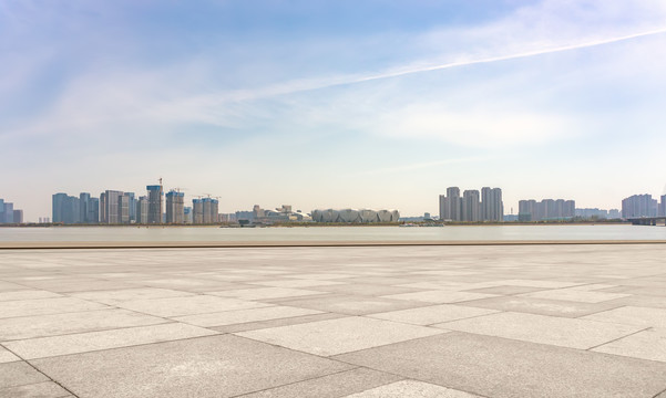 广场砖路面和建筑景观