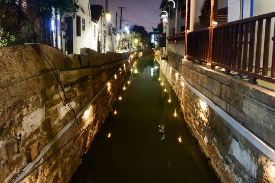 苏州平江路夜景