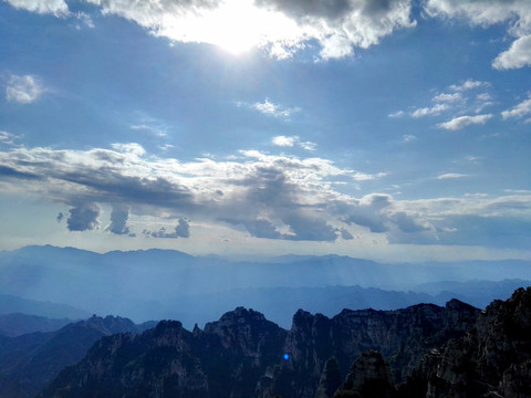 日照山峰