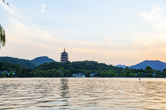 西湖雷峰塔夜景