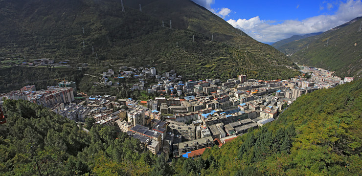 四川甘孜州康定市全景