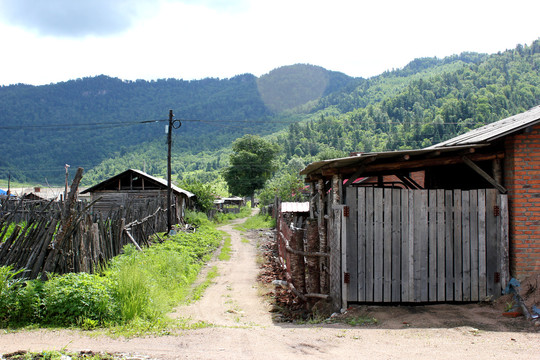 山村小路上