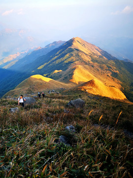 高山秋色