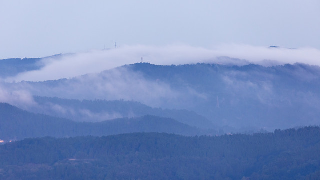 雾色山峦素材