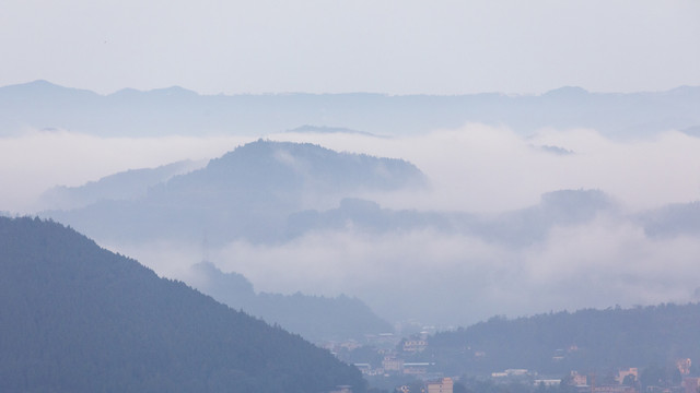 雾色山峦素材