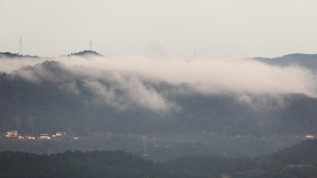 雾色山峦素材