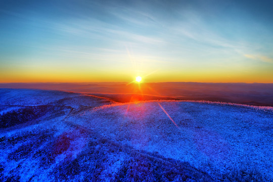 雪域山林日出