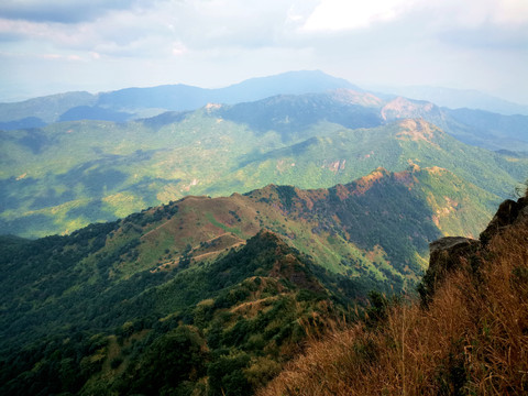 山峦秋色