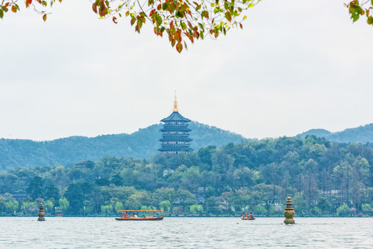 杭州西湖景区雷峰塔与三潭印月