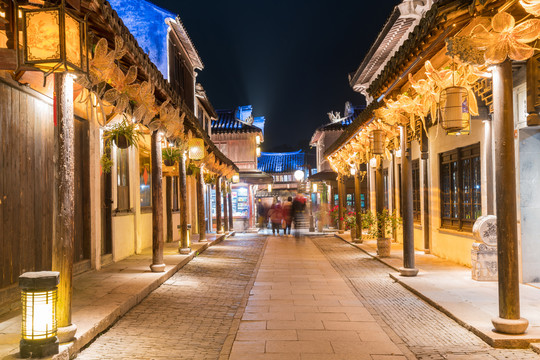 周庄古镇街道夜景